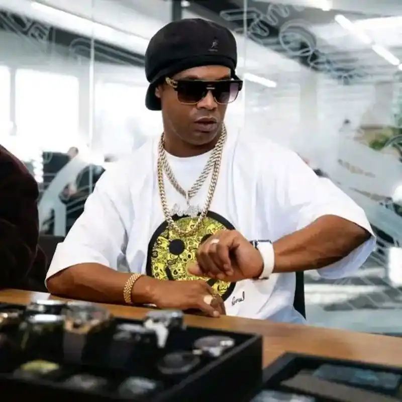 更多国家的 更多国家的